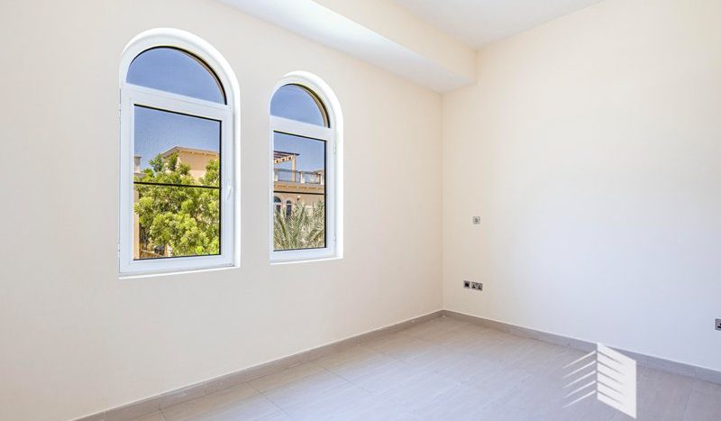 Villa on Jumeirah Park, Dubai, 4 bedrooms, 385.92 m2 / per year