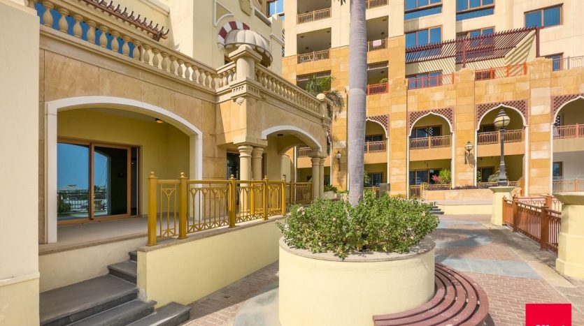 Townhouse on Palm Jumeirah, Dubai, 2 bedrooms, 380 m2 / per year