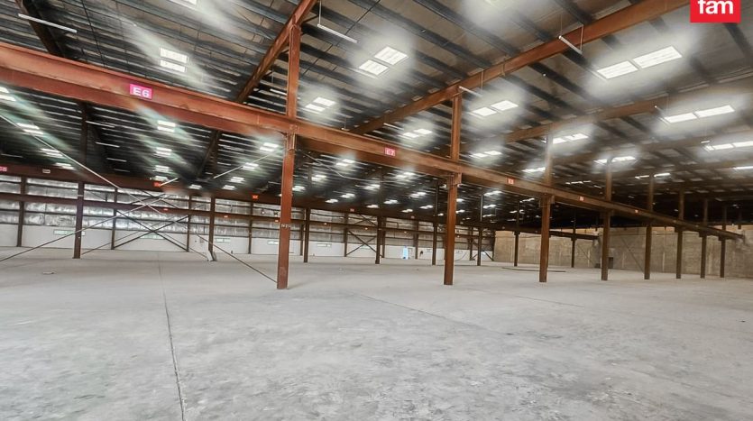 Warehouse on Jabal Ali, Dubai, 12304 m2 / per year