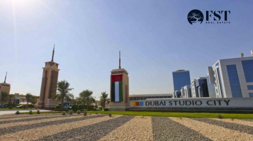 Land plot on Dubai Studio City, 8174.9 m2  | Foto 1