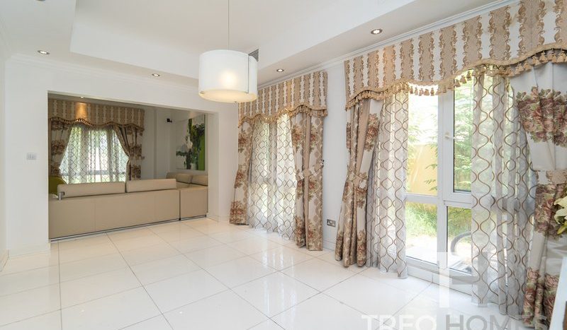 Villa on Meadows, Dubai, 4 bedrooms, 626 m2 / per year