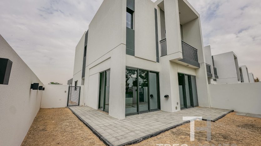 Таунхаус в Dubai Land, 4 спальни, 273 м2 / в год