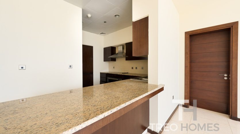 Apartment on Palm Jumeirah, Dubai, 2 bedrooms, 156 m2 / per year