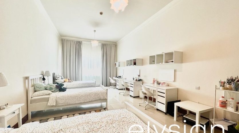 Apartment on Palm Jumeirah, Dubai, 3 bedrooms, 346 m2 / per year