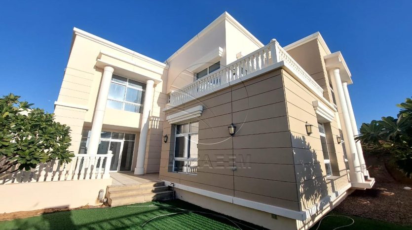 Villa on Khalifa City, Abu-Dhabi, 5 bedrooms, 743 m2 / per year