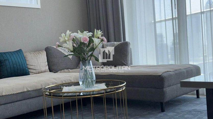Apartment on Business Bay, Dubai, 1 bedroom, 90 m2 / per year