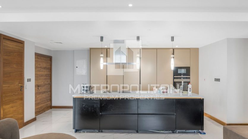 Apartment on Jumeirah Beach Residence, Dubai, 3 bedrooms, 168 m2 / per year