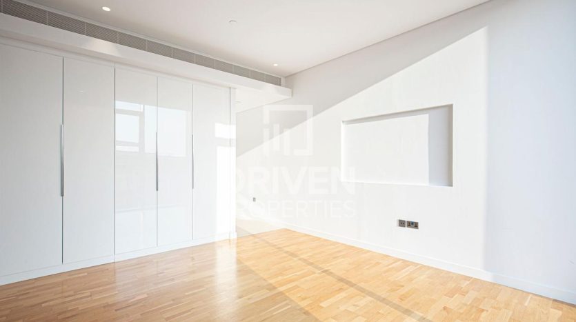 Apartment on Bluewaters, Dubai, 4 bedrooms, 238 m2 / per year