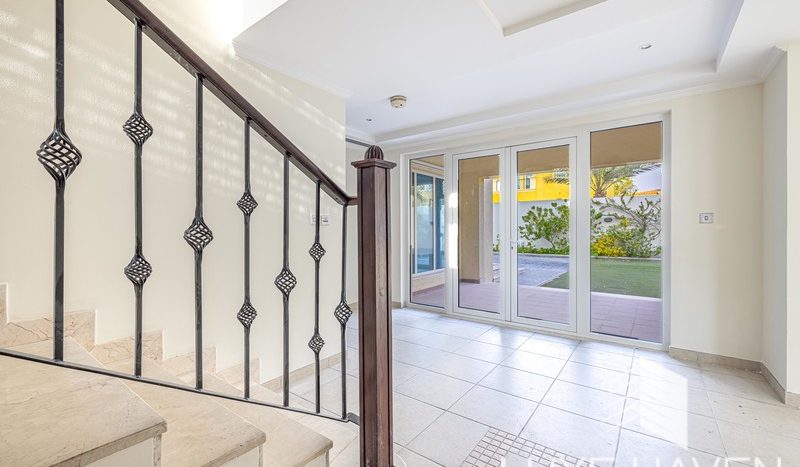 Villa on Jumeirah Park, Dubai, 3 bedrooms, 284.75 m2 / per year