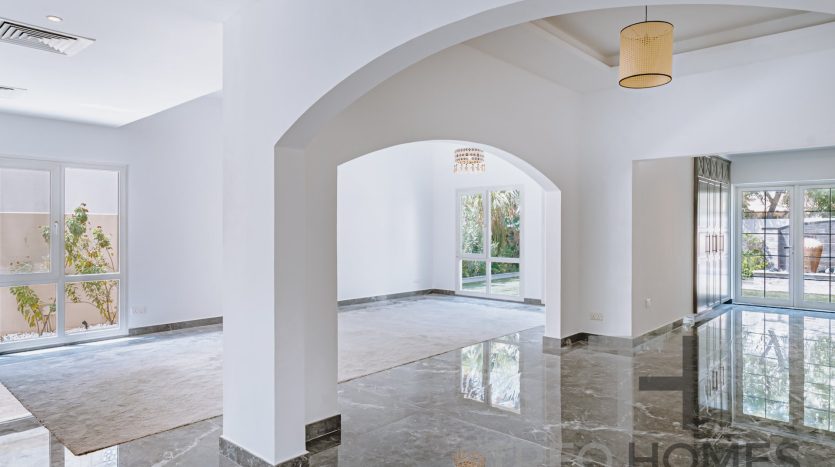 Villa on Meadows, Dubai, 5 bedrooms, 437 m2 / per year
