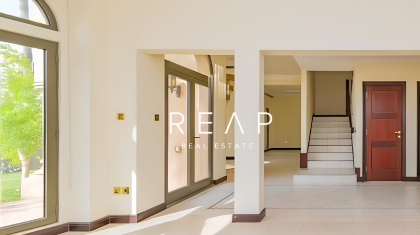 Villa on Palm Jumeirah, Dubai, 4 bedrooms, 423.2 m2 / per year