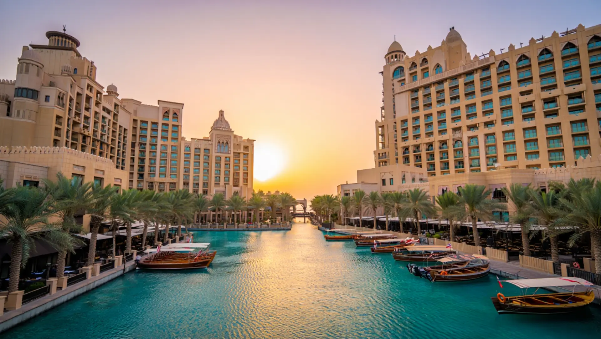 Мадинат Джумейра в Дубае: что это, где находится и как попасть