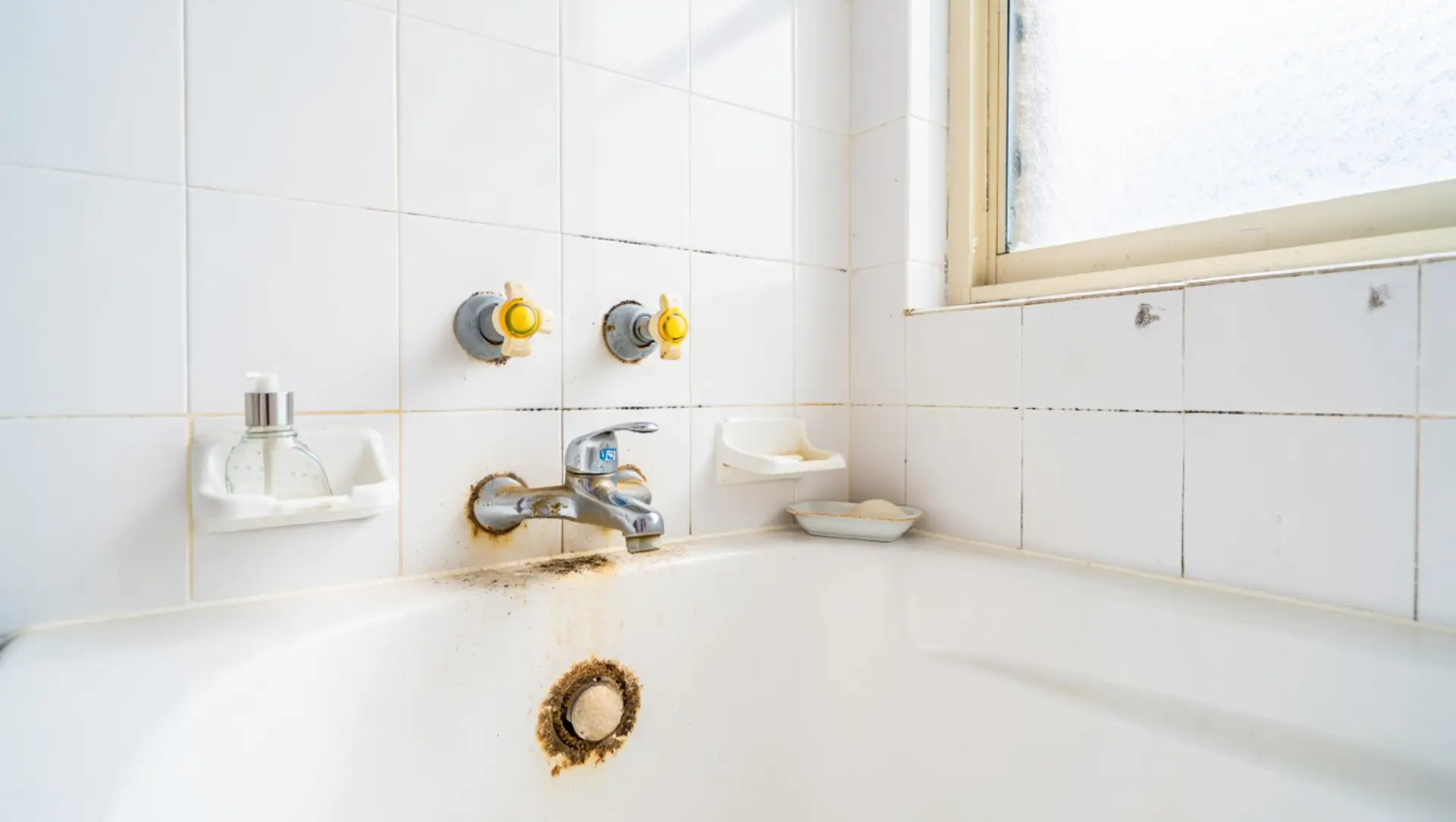 Key maintenance and material challenges in UAE bathroom design